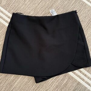Zara Black Tulip Slit Skort Small